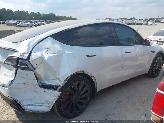 Tesla Model Y 2023 7SAYGDEF3PF804018 Image 13