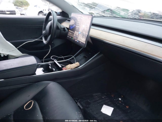2018 TESLA MODEL 3 5YJ3E1EBXJF115285 Photo 4