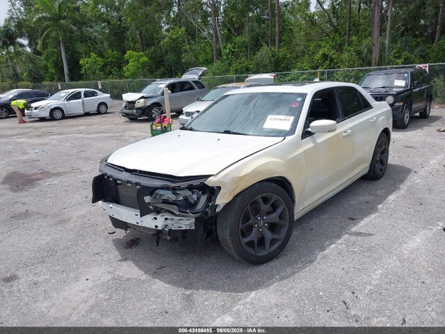 43156415 :رقم المزاد ، 2C3CCABG0MH537039 vin ، 2021 Chrysler 300 300s مزاد بيع