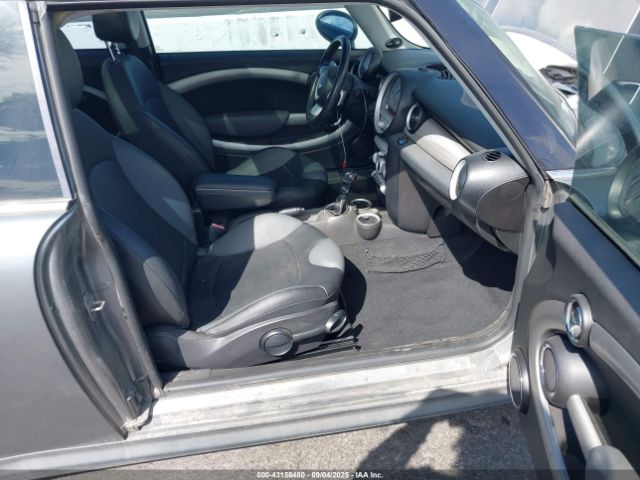 2010 MINI COOPER S CLUBMAN WMWMM3C58ATP94726 Photo 4