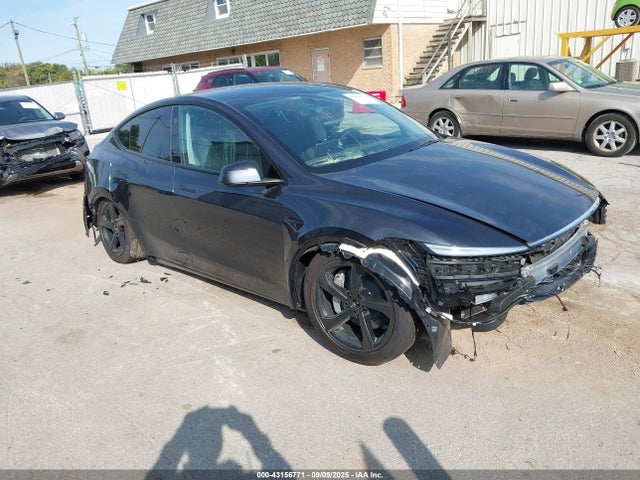 2026 TESLA MODEL Y 7SAYGDEE1TF395633 Photo 0