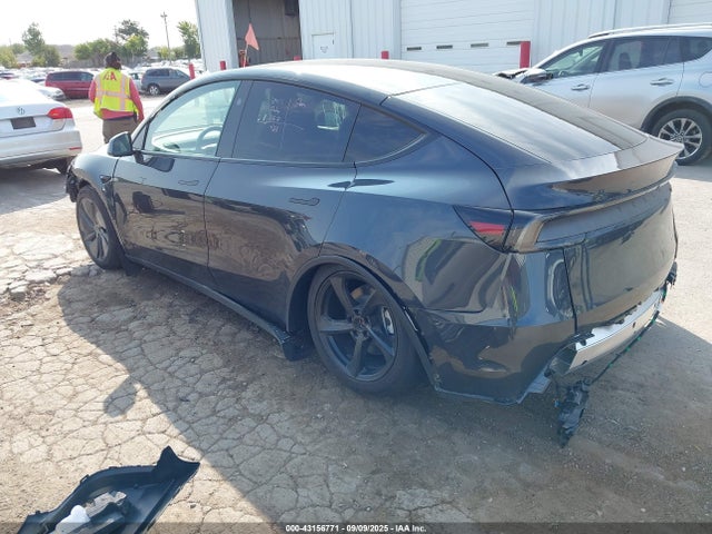 2026 TESLA MODEL Y 7SAYGDEE1TF395633 Photo 2