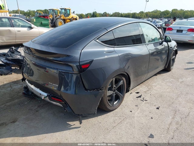 2026 TESLA MODEL Y 7SAYGDEE1TF395633 Photo 3