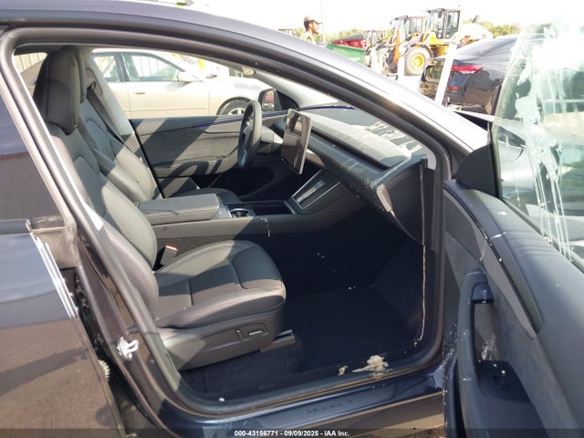 2026 TESLA MODEL Y 7SAYGDEE1TF395633 Photo 4