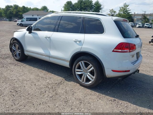 2014 VOLKSWAGEN TOUAREG WVGEF9BP2ED007823 Photo 2