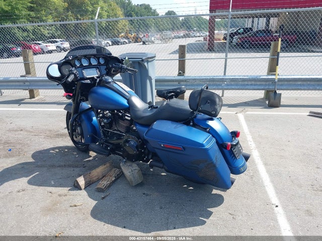 1HD1KYC16JB631521 Harley-Davidson 2018