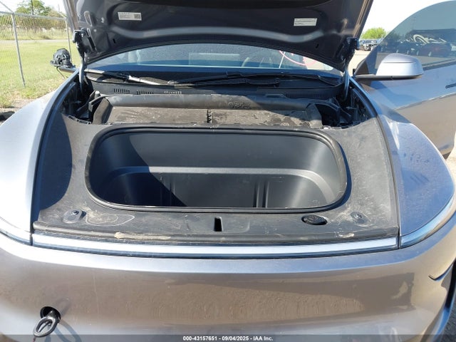 2026 TESLA MODEL Y 7SAYGDEE7TA405272 Photo 9