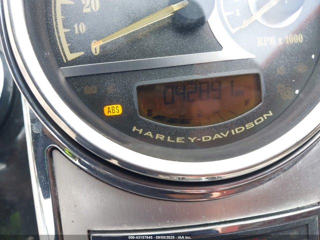 1HD1FHM18GB629877 Harley-Davidson Police Road King