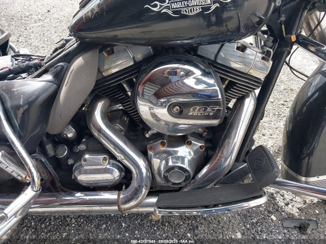1HD1FHM18GB629877 Harley-Davidson Police Road King