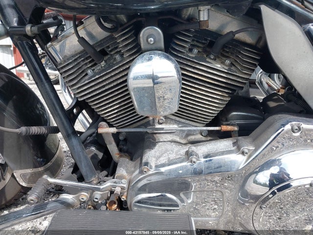 1HD1FHM18GB629877 Harley-Davidson Police Road King
