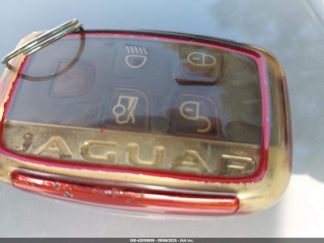 2017 JAGUAR XE SAJAJ4BV1HA976202 Photo 10