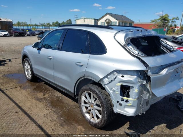 2019 PORSCHE CAYENNE WP1AA2AY5KDA06792 Photo 2