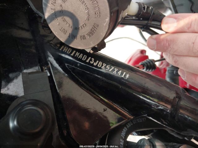 2018 HARLEY-DAVIDSON FLHTCUTG 1HD1MAD13JB857841 Photo 9