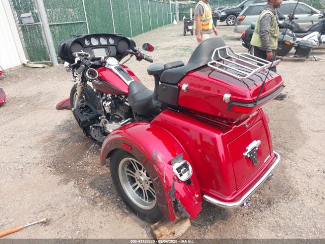 2018 HARLEY-DAVIDSON FLHTCUTG 1HD1MAD13JB857841 Photo 2