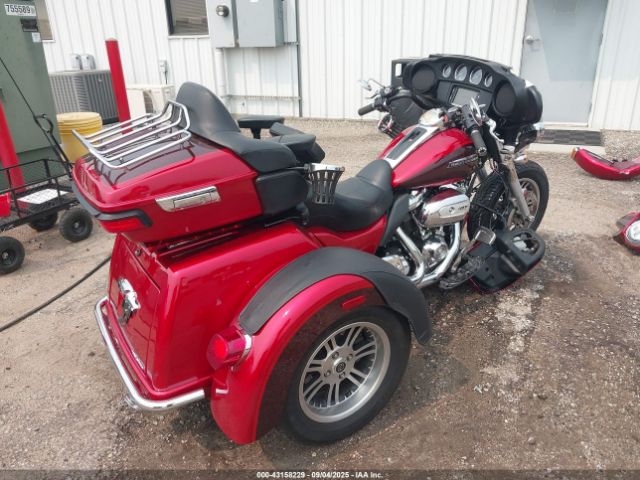 2018 HARLEY-DAVIDSON FLHTCUTG 1HD1MAD13JB857841 Photo 3