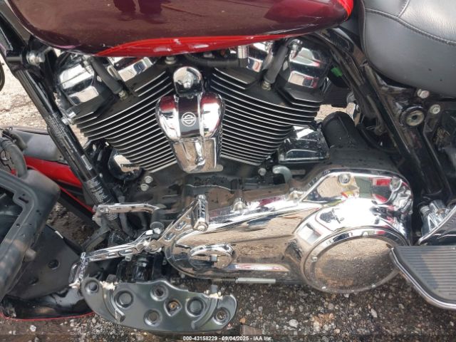 2018 HARLEY-DAVIDSON FLHTCUTG 1HD1MAD13JB857841 Photo 8