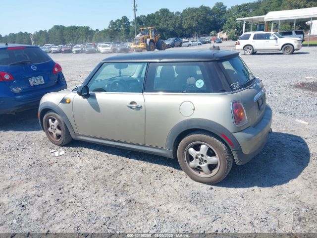 2010 MINI COOPER WMWMF3C52ATZ25224 Photo 2