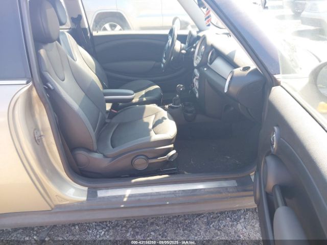 2010 MINI COOPER WMWMF3C52ATZ25224 Photo 4