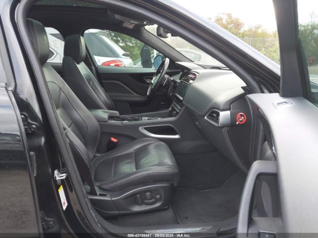 2017 JAGUAR F-PACE SADCM2BV5HA083652 Photo 4