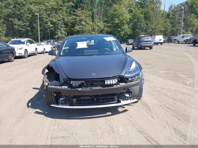 5YJ3E1EB9MF975098 Tesla 2021
