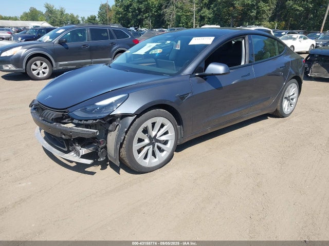 5YJ3E1EB9MF975098 Tesla 2021