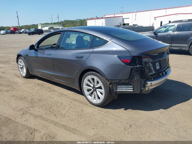 5YJ3E1EB9MF975098 Tesla 2021