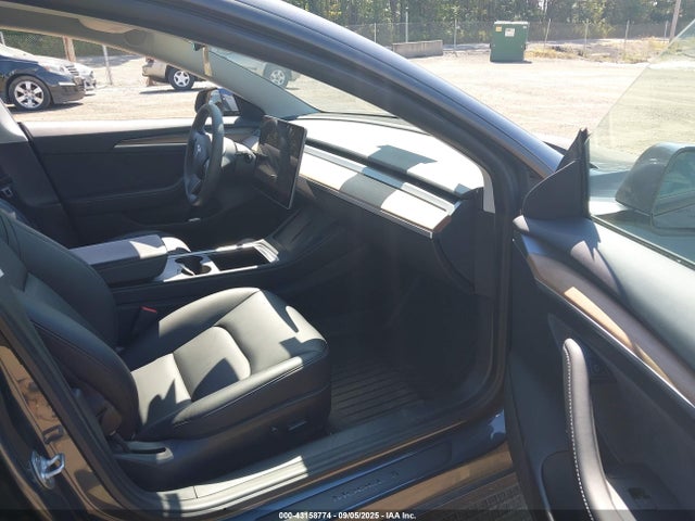 5YJ3E1EB9MF975098 Tesla 2021