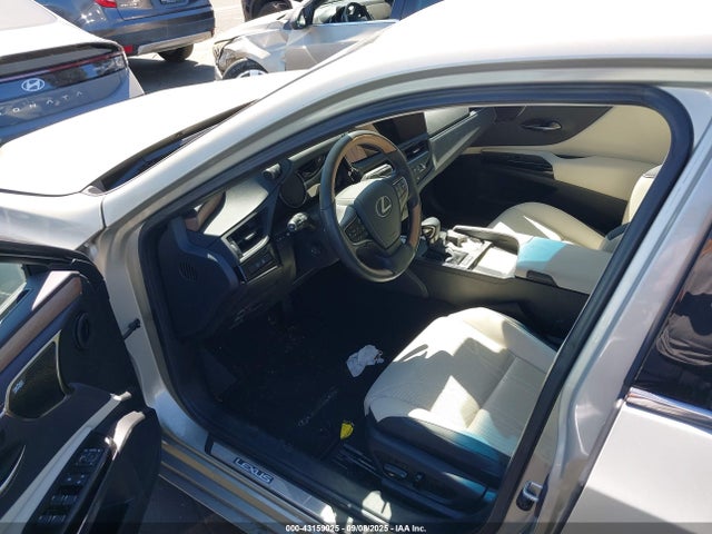 58AEA1C17RU049851 Lexus a25a-fxs, 3nm