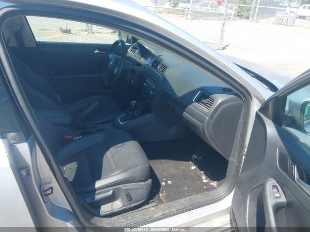 3VWD17AJ0EM244912 Volkswagen Jetta