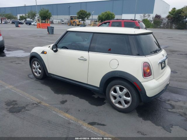 2010 MINI COOPER WMWMF3C54ATZ62663 Photo 2