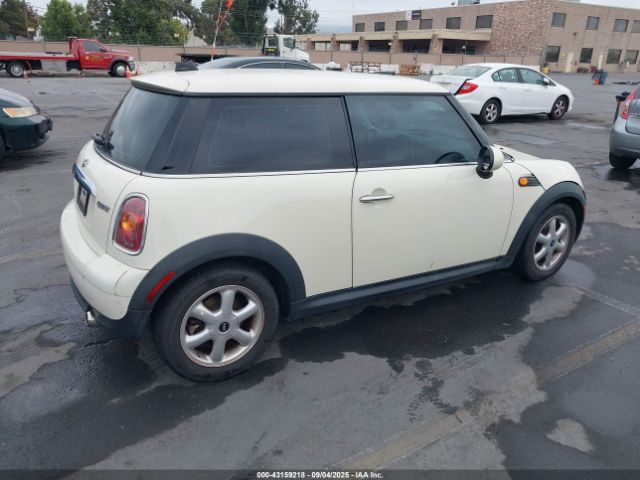 2010 MINI COOPER WMWMF3C54ATZ62663 Photo 3