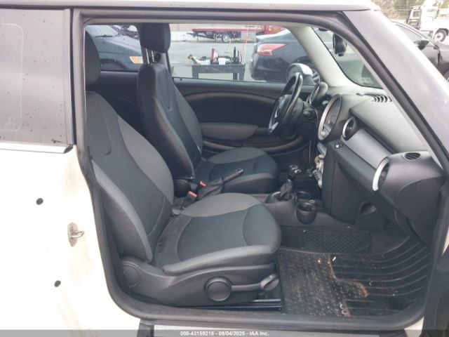 2010 MINI COOPER WMWMF3C54ATZ62663 Photo 4