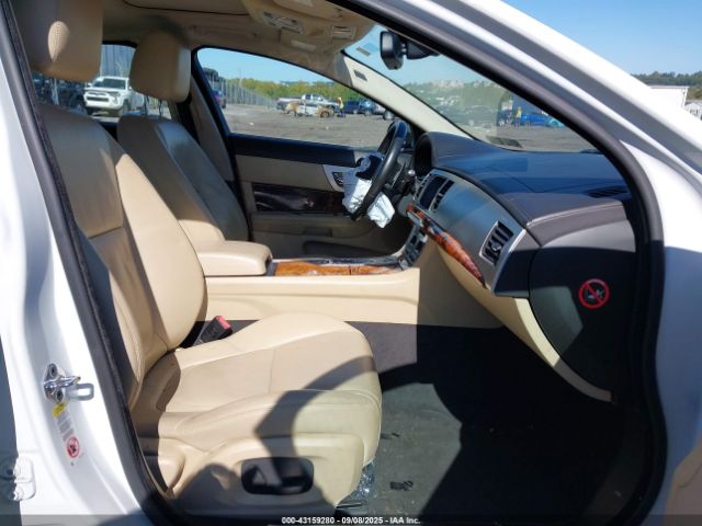 2014 JAGUAR XF SAJWJ0EF6E8U20442 Photo 4