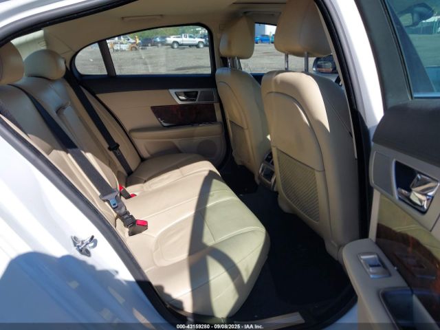 2014 JAGUAR XF SAJWJ0EF6E8U20442 Photo 7