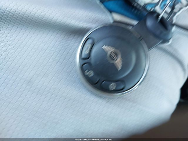 2011 MINI COOPER WMWSU3C53BT253642 Photo 10