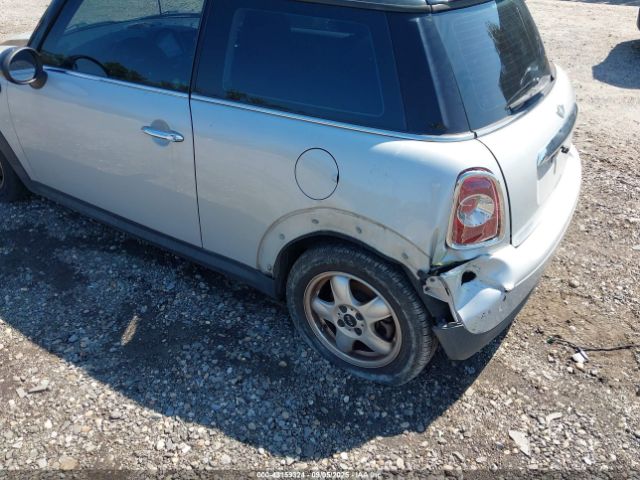 2011 MINI COOPER WMWSU3C53BT253642 Photo 5