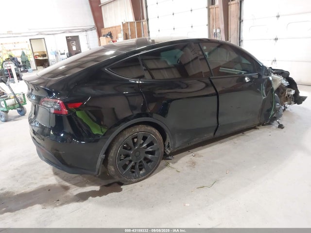 2023 TESLA MODEL Y 7SAYGDEE2PF879073 Photo 3