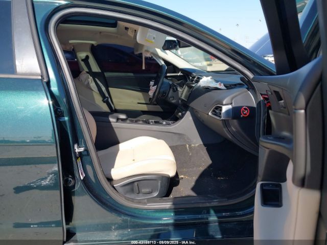 2017 JAGUAR XE SAJAD4BG7HA975094 Photo 4