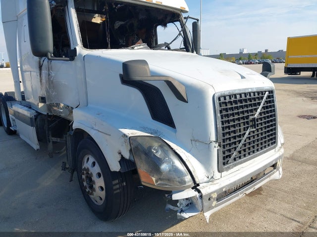 43159815 :رقم المزاد ، 4V4NC9TJ25N370645 vin ، 2005 Volvo Vn Vnl مزاد بيع