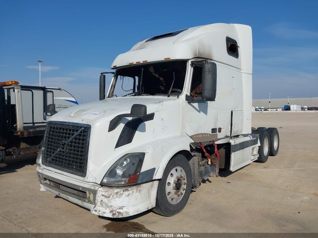 43159815 :رقم المزاد ، 4V4NC9TJ25N370645 vin ، 2005 Volvo Vn Vnl مزاد بيع