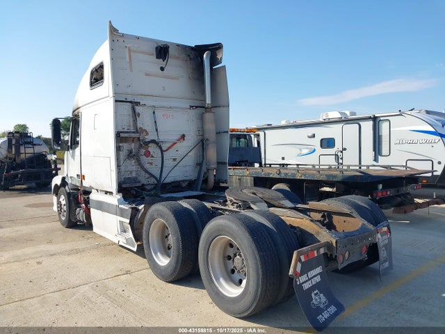 43159815 :رقم المزاد ، 4V4NC9TJ25N370645 vin ، 2005 Volvo Vn Vnl مزاد بيع