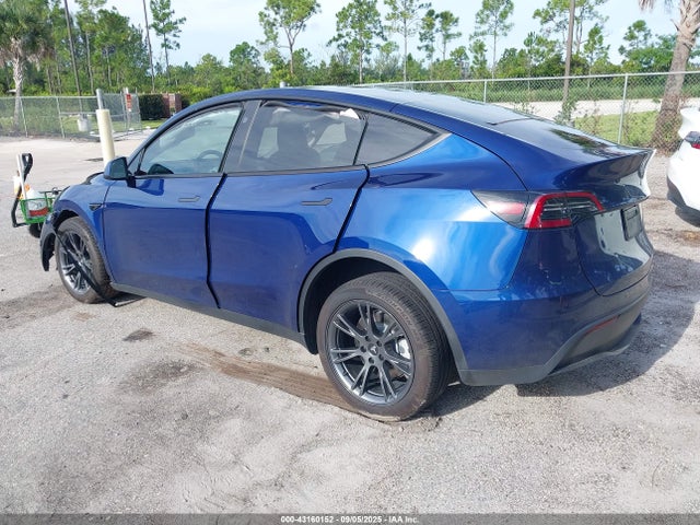 2025 TESLA MODEL Y 7SAYGDED6SF265501 Photo 2