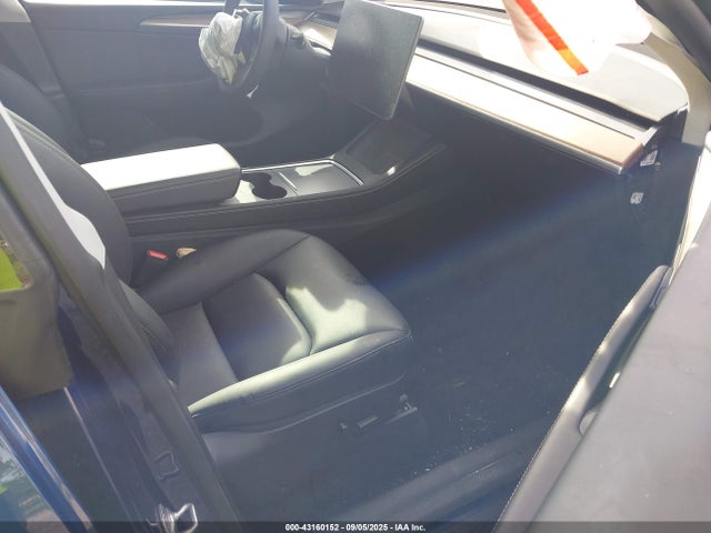2025 TESLA MODEL Y 7SAYGDED6SF265501 Photo 4