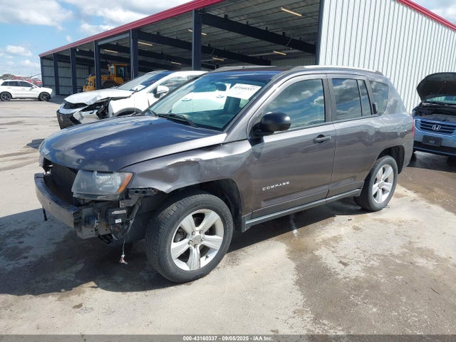 Jeep 2015 2015 1C4NJDBB8FD381526 Image 2