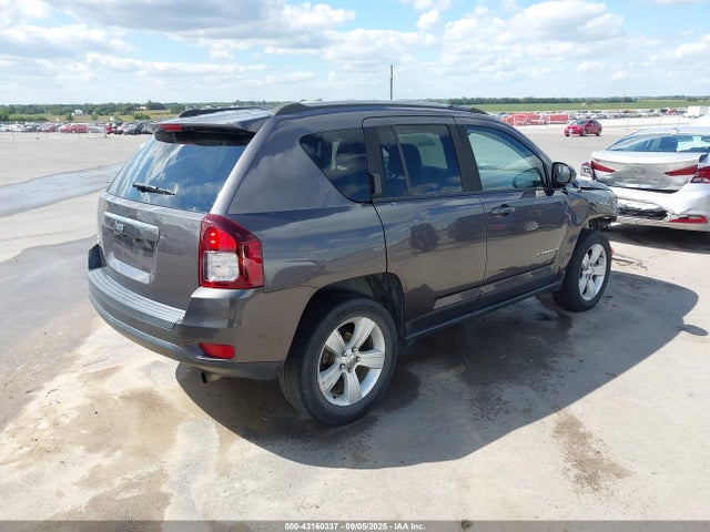 Jeep 2015 2015 1C4NJDBB8FD381526 Image 4