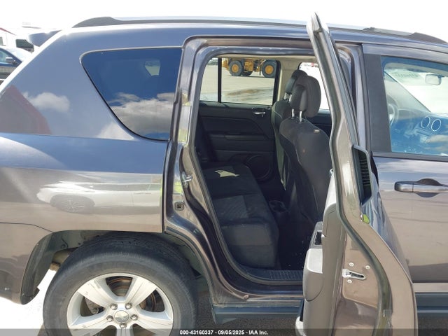 Jeep 2015 2015 1C4NJDBB8FD381526 Image 8