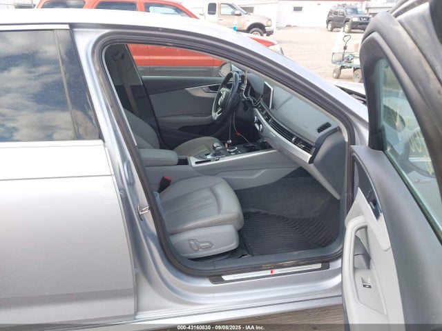 2017 AUDI A4 WAUENAF48HN035985 Photo 4