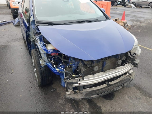 JTDKARFU0H3537983 Toyota Prius Three Touring