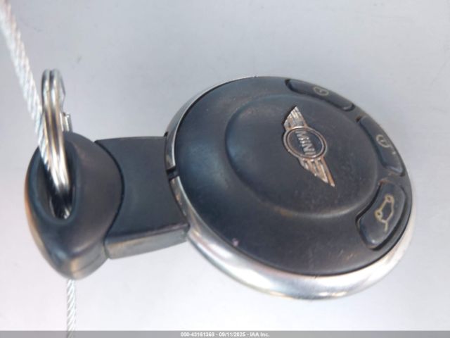 2010 MINI COOPER WMWMF3C50ATZ25688 Photo 10