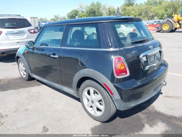 2010 MINI COOPER WMWMF3C50ATZ25688 Photo 2
